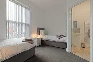 Chesterfield 2 Bed Apt - Sleeps 5 - Ideal for Workers - Hosted by StayHostSave