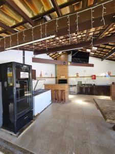 2 quartos com ar condicionado, piscina, sauna e churrasqueira