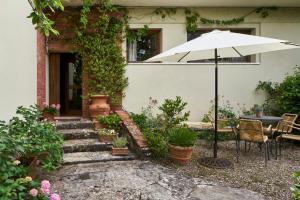 Frank Lloyd Wright-Inspired Villa In Tuscany