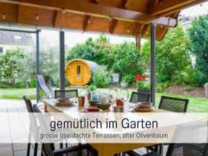 Dahem-Apartments - ruhig Parkplatz Rhein Main Gebiet gut erreichbar - 3 Apartments - barrierefrei mit Garten und Hund auf Anfrage -- 2 SZ Maisonette mit Balkon, -- 2 SZ mit Balkon