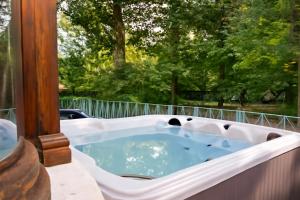 Renovated villa with jacuzzi at Genk
