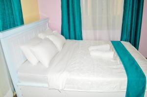 Angies staycation 3 br apartment free wifi, netflix, parking