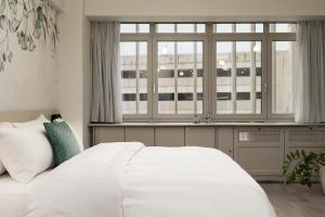 Central flat opposite from 24 hour parking