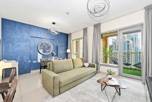 Luxury 1BR, Long Stays & Walk to Burj Khalifa, High Speed Internet