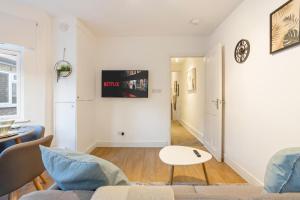 Spacious Retreat 5 Beds Sleeps 8 Free Parking