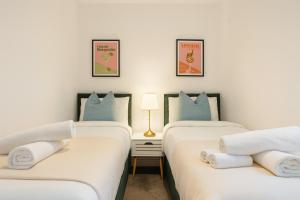 Spacious Retreat 5 Beds Sleeps 8 Free Parking