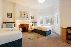 Spacious Retreat 5 Beds Sleeps 8 Free Parking