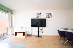 Spacious 3-Bed House in BS16 with Driveway Parking