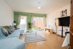 Spacious 3-Bed House in BS16 with Driveway Parking