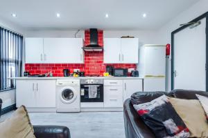 Leeds Urban Escape Bright & Spacious 3BR Stay