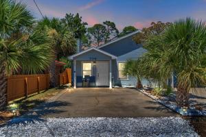 Sunset Dreams - King Bed - 5 Min Walk to Beach