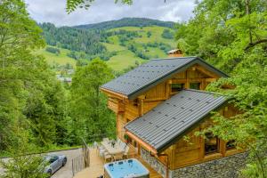 Luxurious Chalet with Sauna & Jacuzzi in Megeve