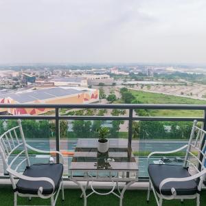 New Studio Boho Studio with PS4 & Balcony