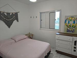 Escolha entre Cobertura com piscina interna 190m2 e o outro Apto Tipo tendo 95m2 Praia Bertioga