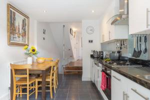 NEW! Warm Central 3-Bed with Garden - 5 mins Kensington WestField