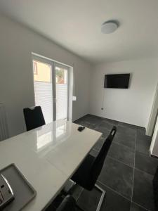 Moderne 2 Zimmer Wohnung Küche und Bad im Zentrum