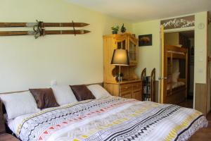 Studio La Mongie résidence le Montana Balcon plein sud pied de piste parking souterrain privé