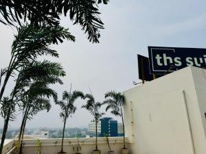 THS Suites - Luxurious 2 BHK AC apartments with Tirumala Views - Near Marriott, Taj and ITC 5 star hotels - Walkable to PS4, A2B, Orion, Starbucks cafes - Close to Thiruchanur and Alipiri flyover