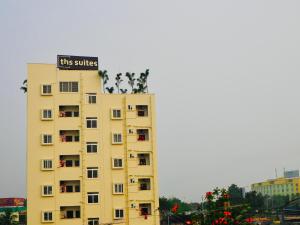 THS Suites - Luxurious 2 BHK AC apartments with Tirumala Views - Near Marriott, Taj and ITC 5 star hotels - Walkable to PS4, A2B, Orion, Starbucks cafes - Close to Thiruchanur and Alipiri flyover