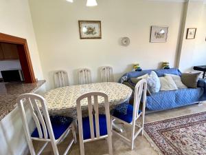 Уютная и светлая квартира с паркингом и бассейном в Лос Гигантес