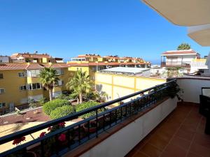 Уютная и светлая квартира с паркингом и бассейном в Лос Гигантес