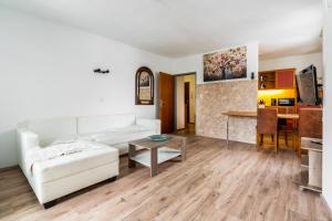 Alpine Escape Cozy Retreat