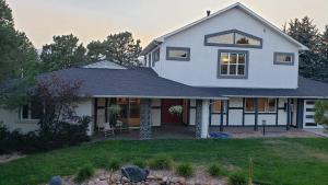 Secluded Oasis Peak Views AF Academy Heart of City