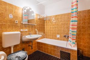 Alpine Escape with Maiskogel View