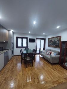 Casa Mucha - Rés do Chão e Andar