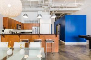 Historic Gaslamp Loft with Peloton Bike and Roof Deck