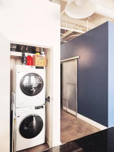 Historic Gaslamp Loft with Peloton Bike and Roof Deck