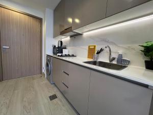 Urban SkyView Apartment Near Downtown Dubai