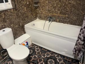 2 Bedroom Flat in Zone 1 East Central London with Parking