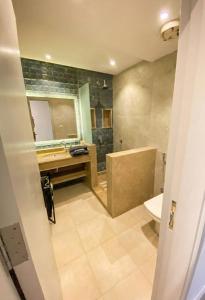 شقة غرفتين فرش جديد في بيفرلي هيلز الشيخ زايد مصر Two-bedroom apartment with new furniture in Beverly Hills Sheikh Zayed Egypt