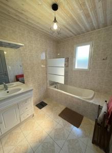 Chambre équipée centre Le Fenouiller proche mer