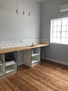 Woodstock Corner - Newly renovated slick and modern loft apartments