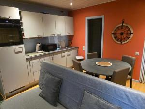 Le Rouge Gorge Curieux