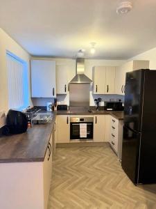 3BDR House By Amara Apartments Short Lets & Serviced Accommodation Coventry With Free Parking & WiFi
