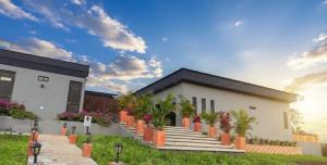 LUZ DE LUNA mesa de los santos house