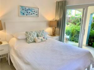 Turtles Nest Beach Apartments