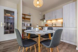 Luv & Lee BalticLoft mit Sauna, Kamin & Balkon, 150m zum Strand