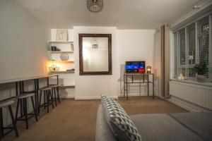 Zone 1 Modern Hoxton Home Kitchen, Living, Bedroom