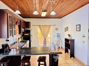 Sunset Views Apartment, West End