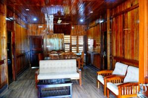Jackroot Heritage wood villa Athirappilly