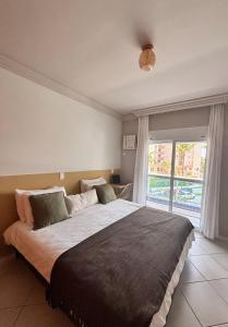 Apartamento lindo, reformado, proximo a praia e com enxoval completo