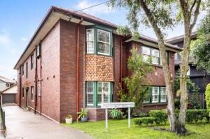 Art Deco Beach Haven