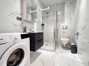 Aly Airport Apartament - Private Parking