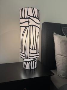 Brand-new flat, King Bed, Sofa Bed with full kitchen, Wi-Fi, self check-in Central location near everything