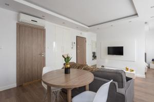 Urban Apartaments - Great Location - City Center - Wronia В