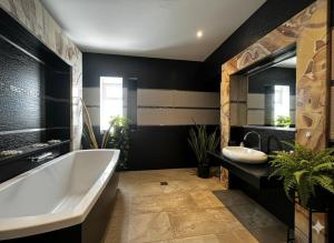 Luxury Villa with pool 6 min to Football Stadium CAF